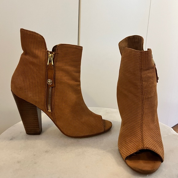 GUESS heels - Picture 2 of 5